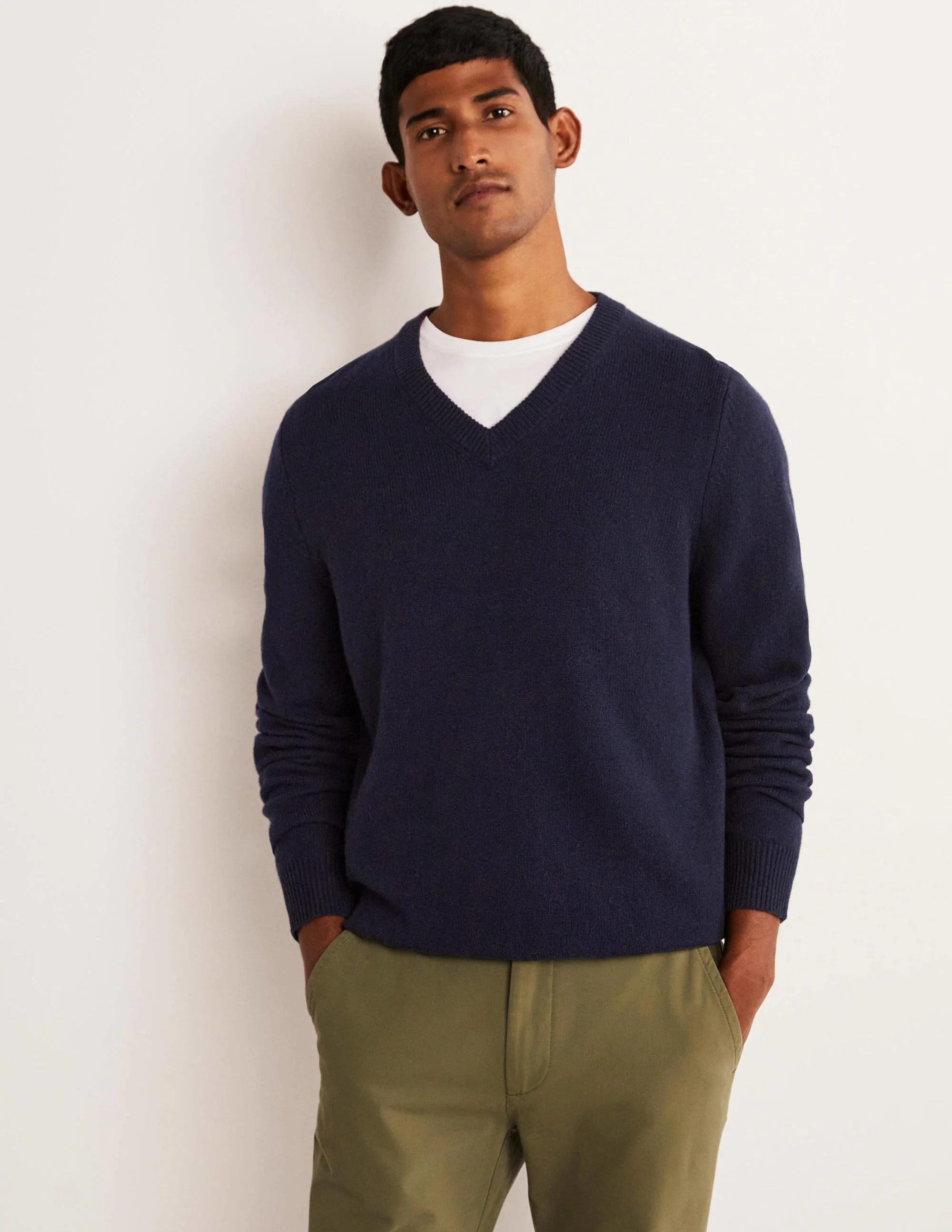 Lambswool V-Neck-Space Navy - Image 6
