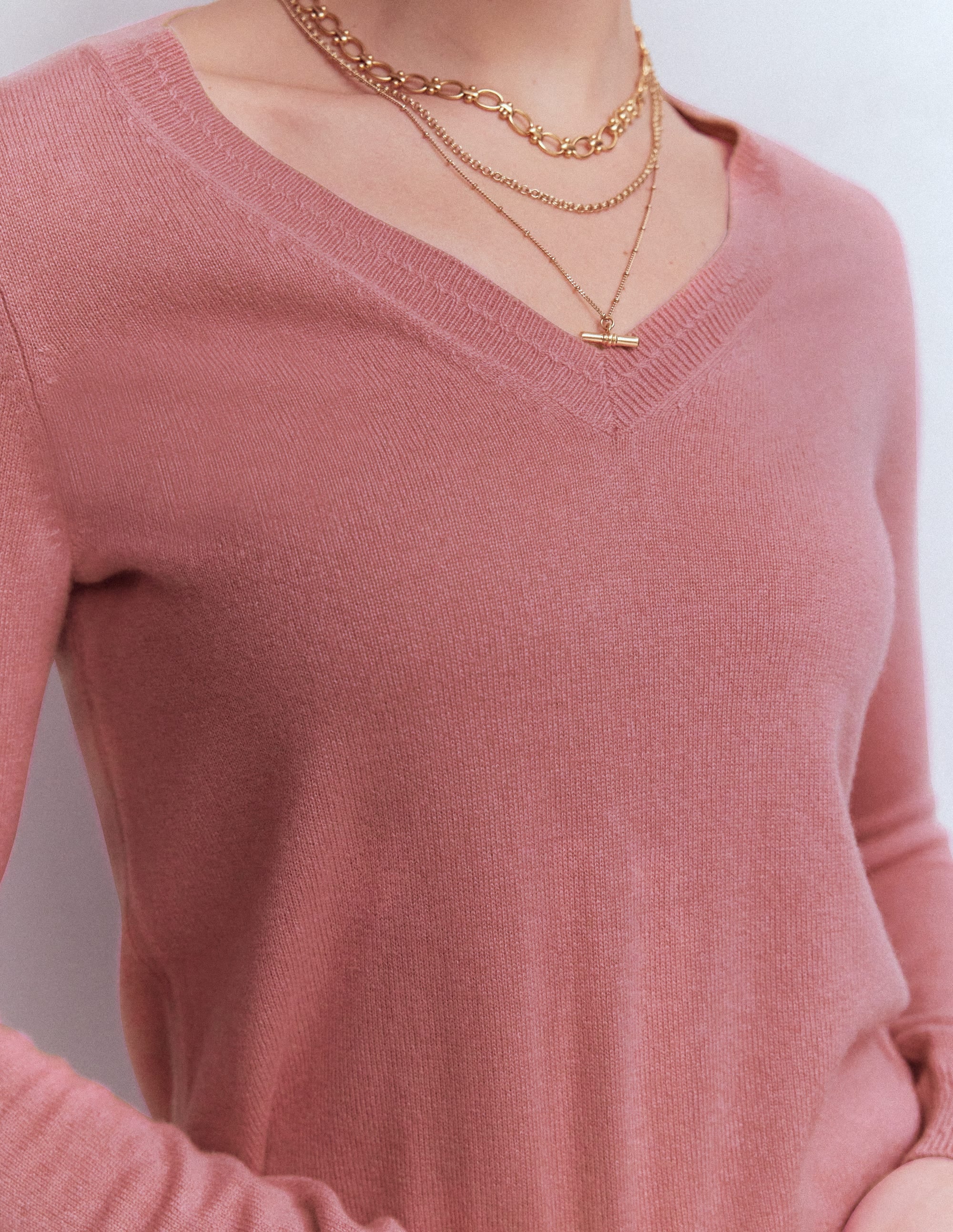 Eva Cashmere V-neck Jumper-Camelia Pink - Image 2