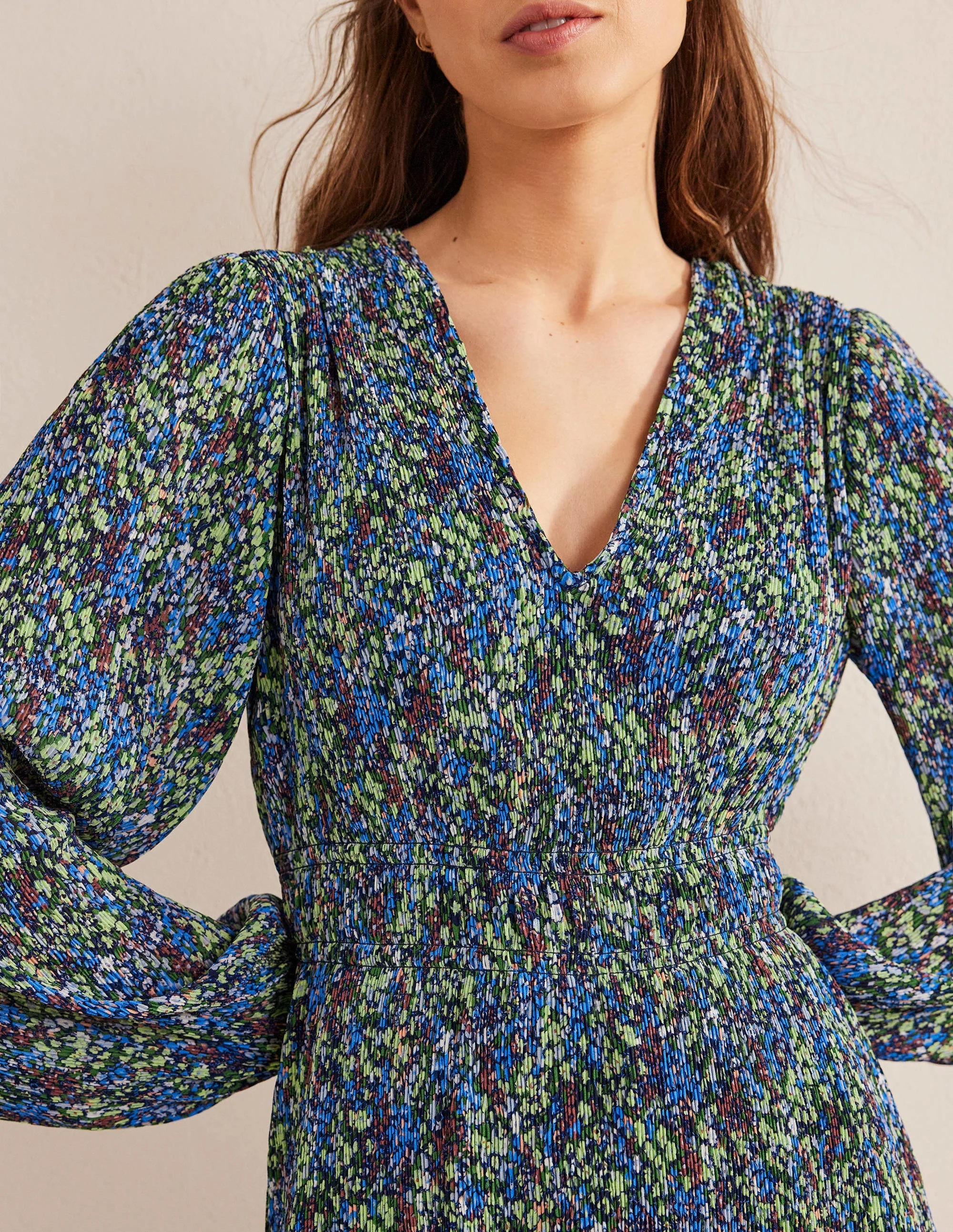 V-neck Plisse Mini Dress-Nebulas Blue, Gardenia Petal - Image 4